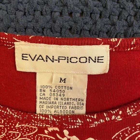 Evan-picone Women's Red T-shirt - Picture 3 of 5